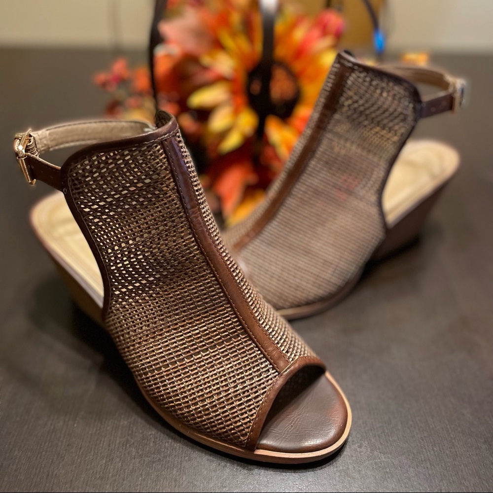 🍂Peep Toe Booties🍂